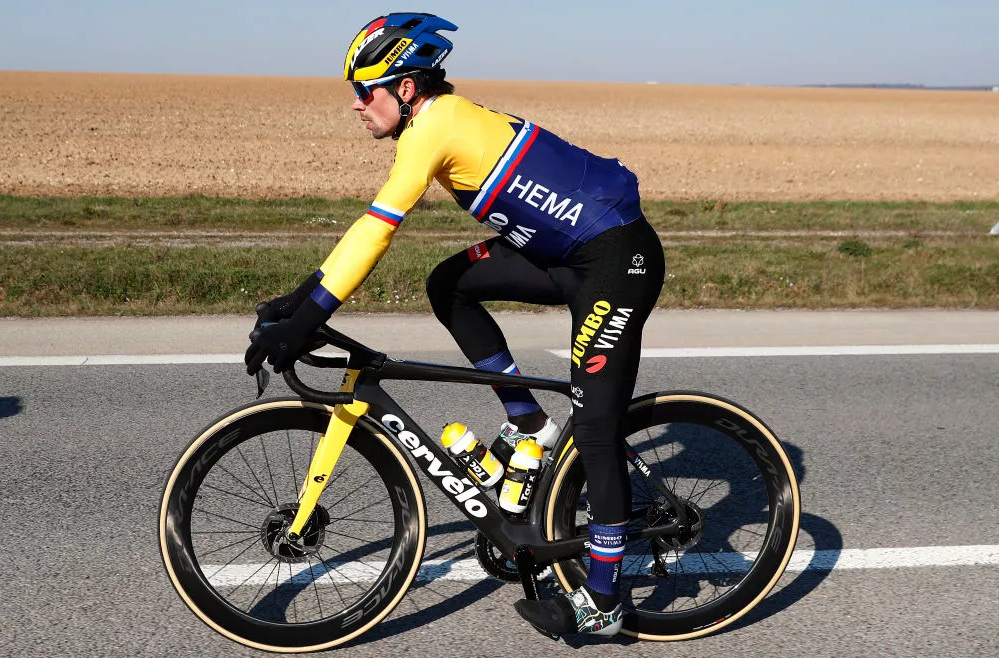 gamaillot velo Jumbo Visma.jpg